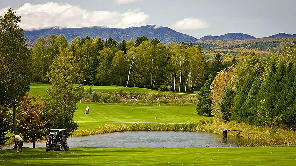 parcours avec étang au Golf Lac Mégantic