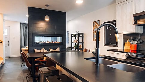 Avec Spa & table de baby-foot ! Séjour d'une ou deux nuitées dans La Spacieuse 1320 au Mont-Blanc - Propriété tout équipée de 3 chambres pouvant accueillir jusqu’à 8 personnes 